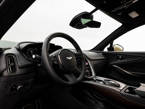 Used 2021 Aston Martin DBX image 19