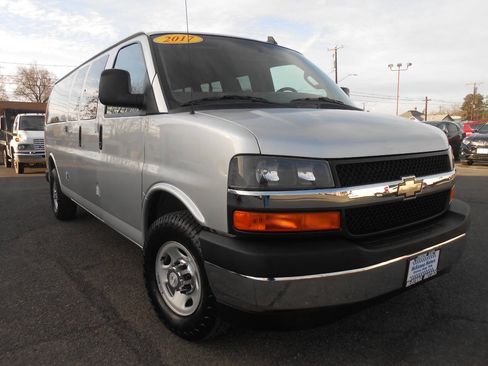 Used 2017 Chevrolet Express 3500 LT w/ LT Preferred Equipment Group image 2