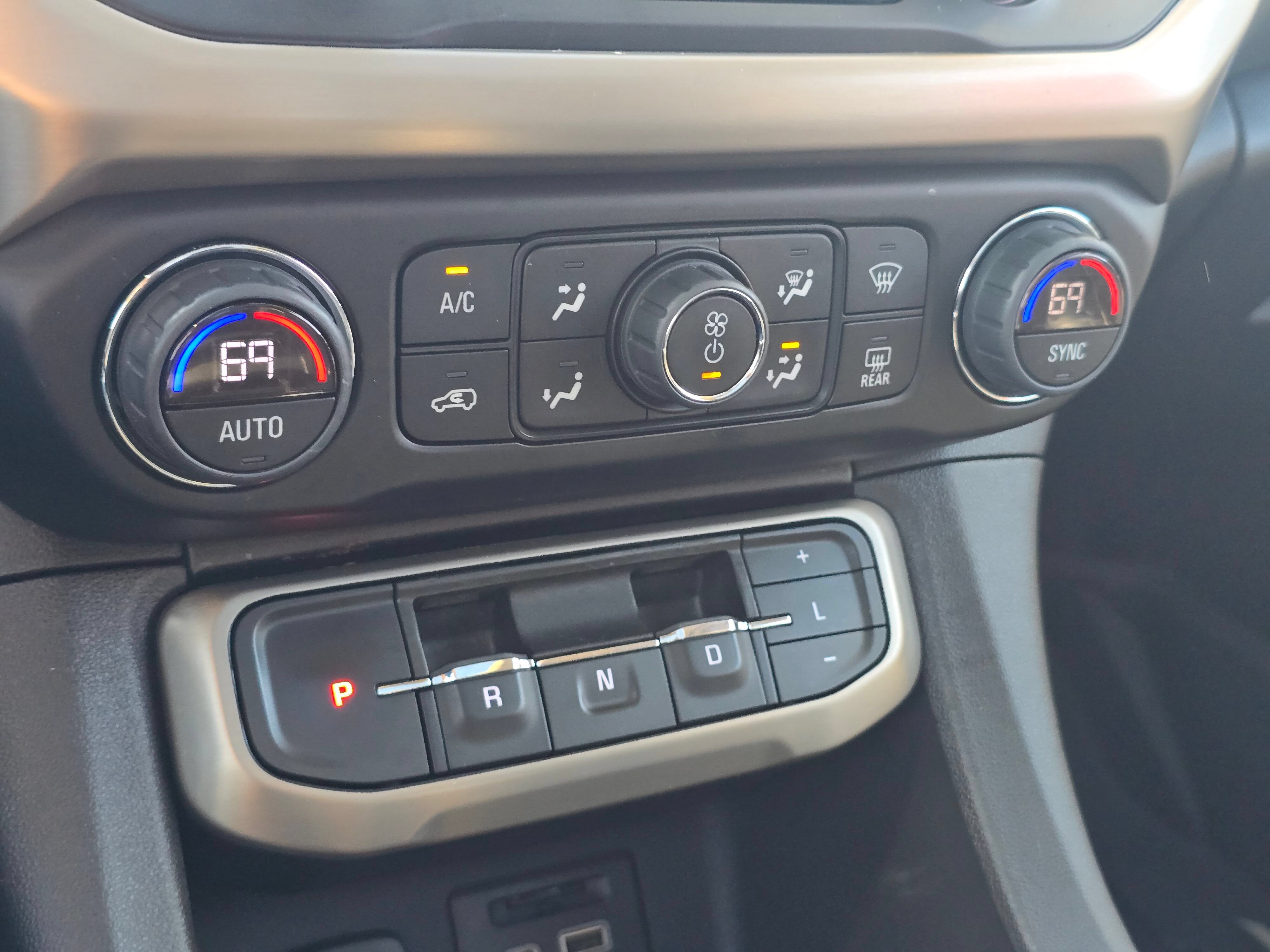 Used 2022 GMC Acadia Denali w/ Denali Ultimate Package AWD/4WD image 29