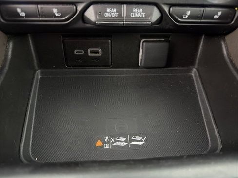 Used 2023 Chevrolet Suburban LT image 24