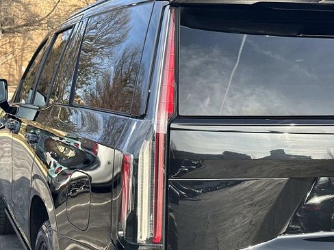 Used 2023 Cadillac Escalade Sport Platinum w/ LPO, ONYX Package image 9