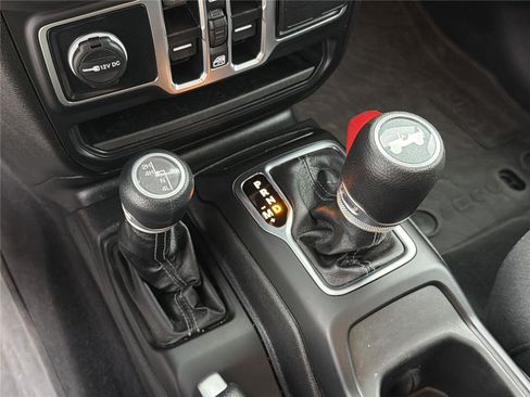 Used 2025 Jeep Wrangler Sahara w/ Safety Group image 30