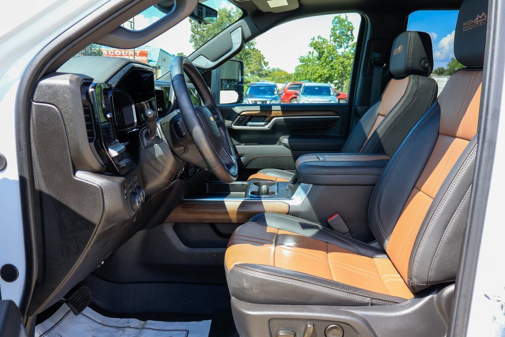 Used 2026 Chevrolet Silverado 2500 High Country w/ High Country Premium Package AWD/4WD image 7