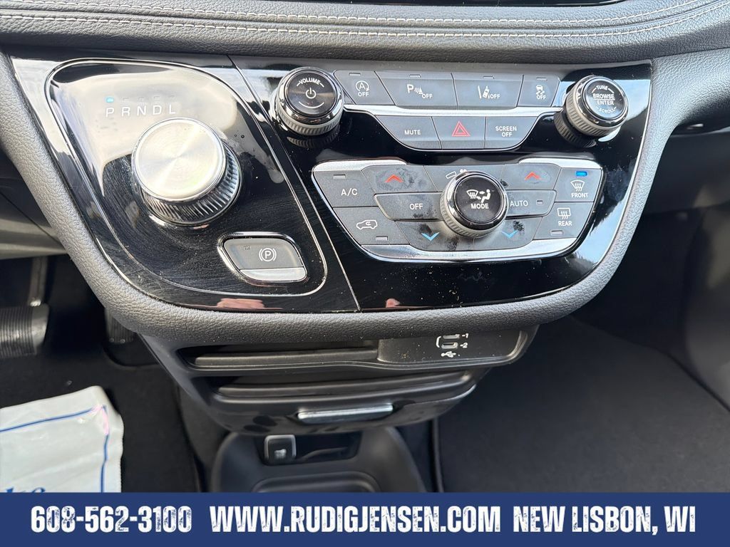 New 2026 Chrysler Pacifica Select w/ S Appearance Package AWD/4WD image 17