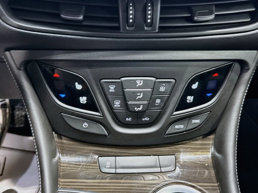 Used 2019 Buick Envision Premium w/ Driver Confidence Package AWD/4WD image 16