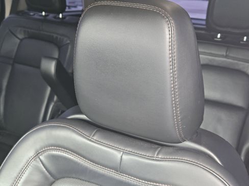 Used 2023 Lincoln Aviator Reserve w/ Equipment Group 201A image 16