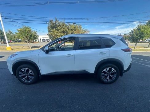 Used 2022 Nissan Rogue SV w/ SV Premium Package image 4