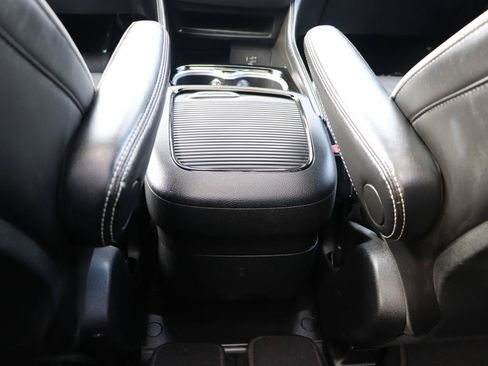 Used 2026 Chrysler Pacifica Limited FWD image 24