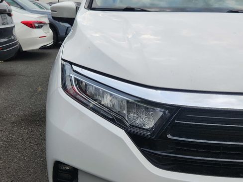 Used 2023 Honda Odyssey Elite image 3