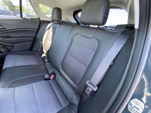 Used 2025 Chevrolet Trax LT image 20
