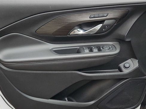 Used 2023 GMC Terrain SLT image 12