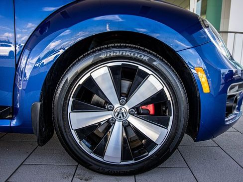 Used 2014 Volkswagen Beetle R-Line image 18