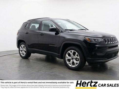 Used 2025 Jeep Compass Latitude image 1