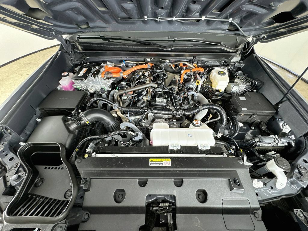 Certified 2025 Toyota Tacoma TRD Off-Road AWD/4WD image 24