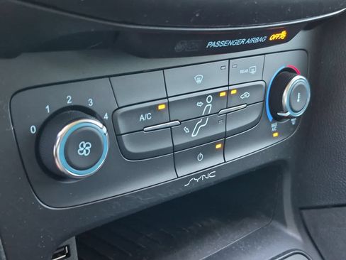 Used 2018 Ford Focus SE FWD image 30