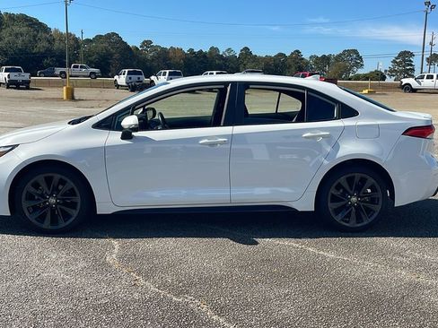 Used 2023 Toyota Corolla SE image 5