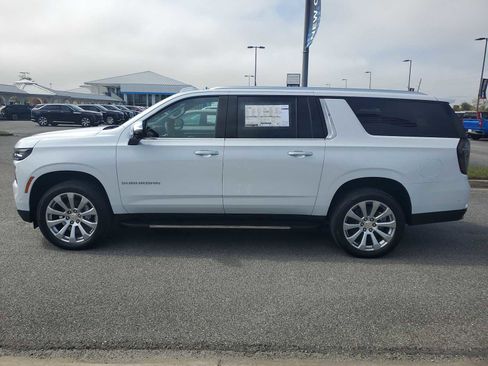 New 2026 Chevrolet Suburban Premier image 2