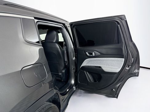 Used 2023 Jeep Compass Latitude image 28