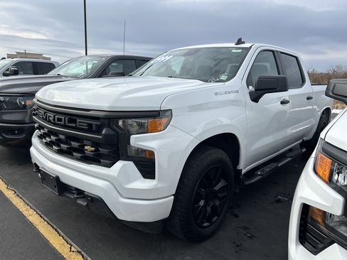 Used 2022 Chevrolet Silverado 1500 Custom image 4