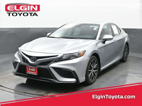 Used 2024 Toyota Camry SE image 1