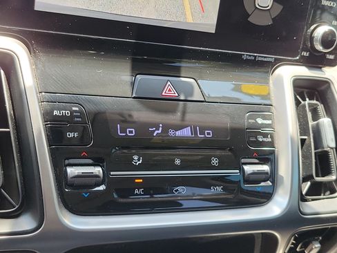 Used 2022 Kia Sorento S w/ Panoramic Sunroof Package AWD/4WD image 23