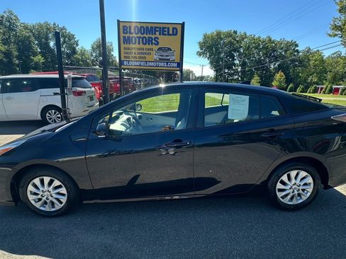 Used 2018 Toyota Prius Two w/ Prius Two Safety Plus Package FWD image 8