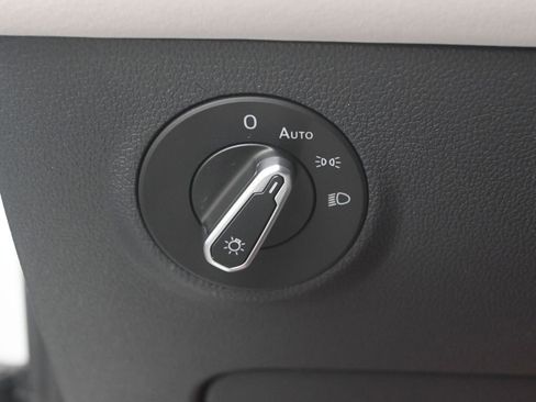 Used 2025 Volkswagen Taos SE image 16