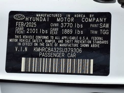 Certified 2025 Hyundai Venue SEL FWD image 28