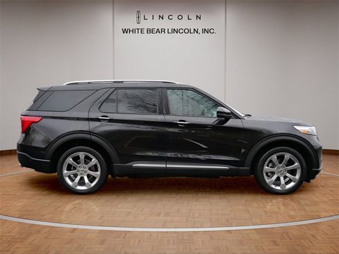Used 2020 Ford Explorer Platinum w/ Premium Technology Package image 4