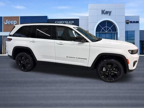 New 2025 Jeep Grand Cherokee Limited w/ Luxury Tech Group II AWD/4WD image 8