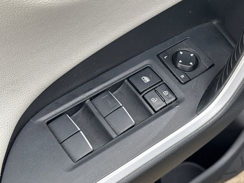 Used 2020 Toyota RAV4 Limited image 12