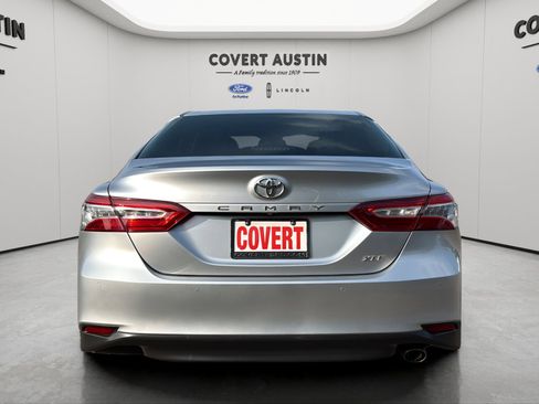 Used 2018 Toyota Camry XLE FWD image 4