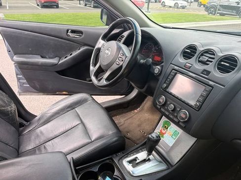 Used 2010 Nissan Altima 2.5 SL w/ Technology Pkg FWD image 11