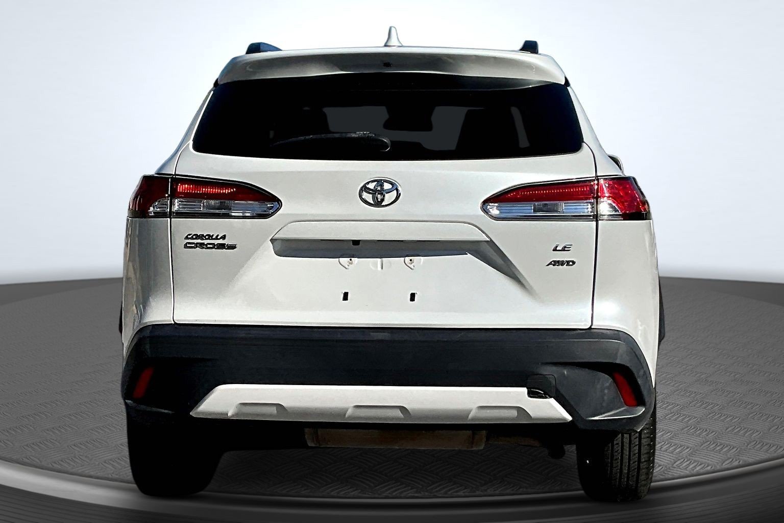Used 2023 Toyota Corolla Cross LE AWD/4WD image 4