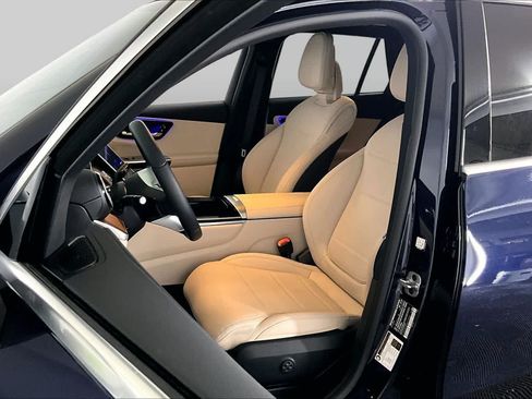 Used 2024 Mercedes-Benz GLC 300 4MATIC image 9