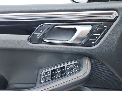 Used 2022 Porsche Macan image 17