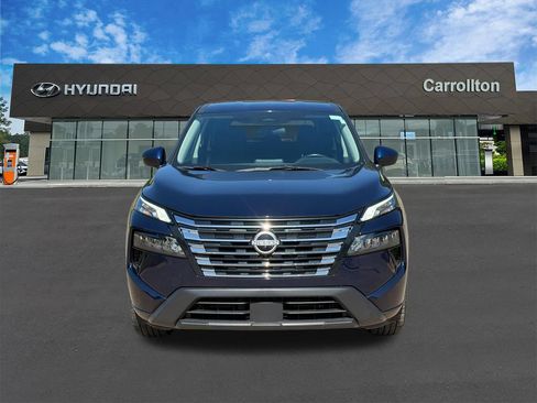Used 2025 Nissan Rogue SV FWD image 2
