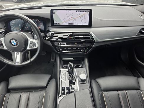 Used 2021 BMW M550i xDrive w/ Dynamic Handling Package AWD/4WD image 19