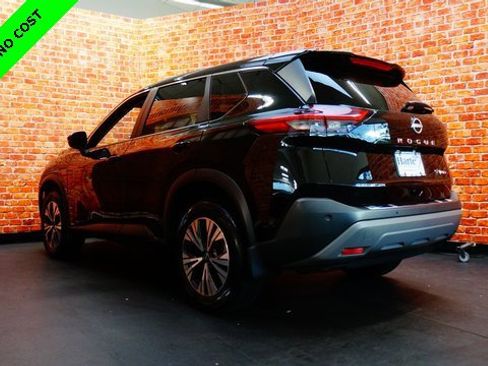 Used 2022 Nissan Rogue SV image 5