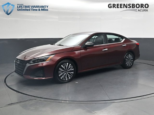 Used 2025 Nissan Altima 2.5 SV FWD image 11