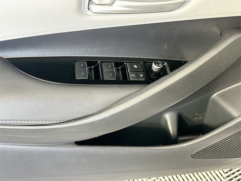 Used 2019 Toyota Corolla SE image 18