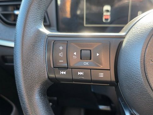 Used 2025 Nissan Kicks SV w/ Illumination Package image 25