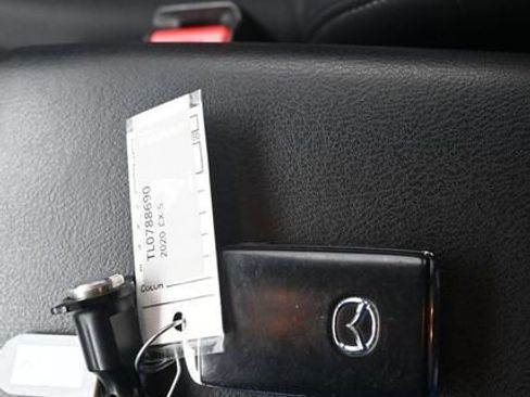 Used 2020 MAZDA CX-5 Touring image 10