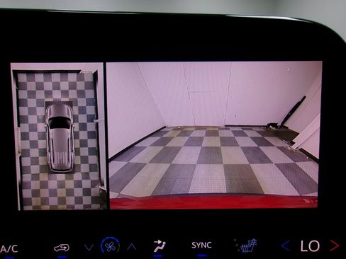 Used 2024 Chevrolet Traverse LT w/ LPO, Floor Liner Package FWD image 6