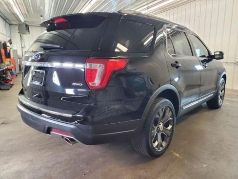 Used 2018 Ford Explorer XLT w/ XLT Technology Feature Bundle AWD/4WD image 3