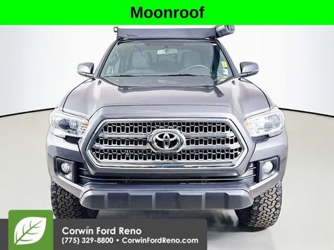 Used 2016 Toyota Tacoma TRD Off-Road w/ Premium & Technology Package AWD/4WD image 2