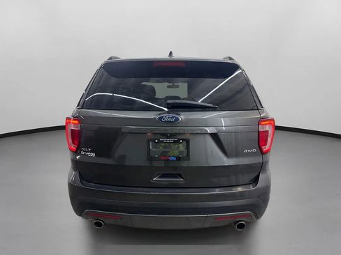 Used 2017 Ford Explorer XLT w/ XLT Technology Feature Bundle image 8