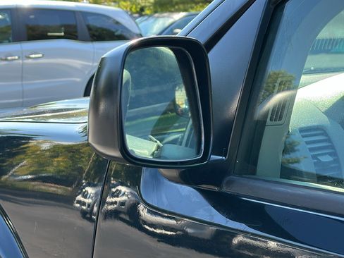 Used 2018 Nissan Frontier SV image 11