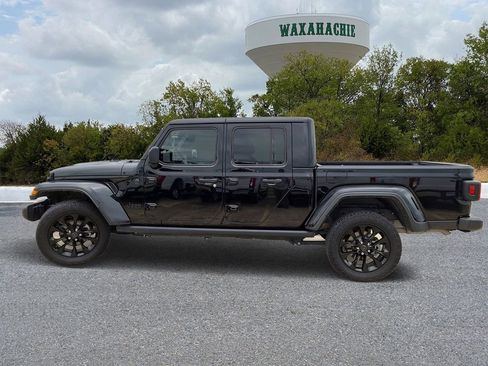 Used 2025 Jeep Gladiator Sport AWD/4WD image 3