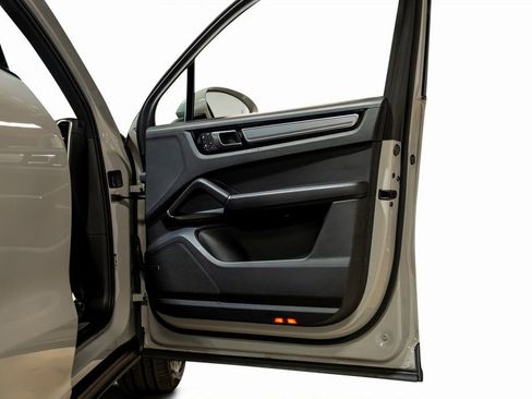 Used 2022 Porsche Cayenne S Platinum image 55